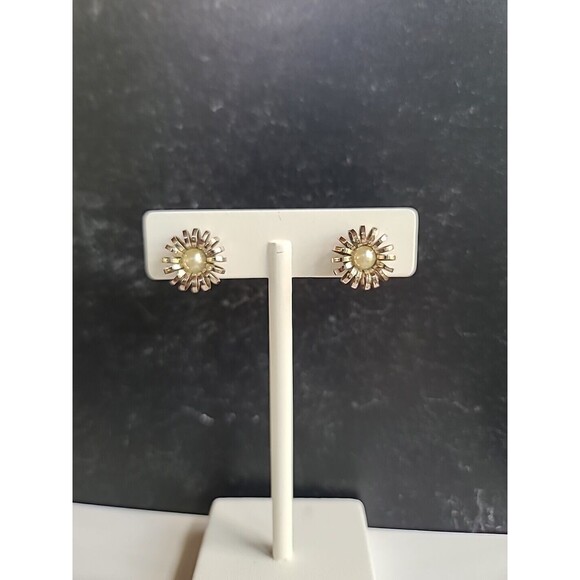 Faux Pearl Floral Screwback Earrings Vintage - Picture 5 of 10